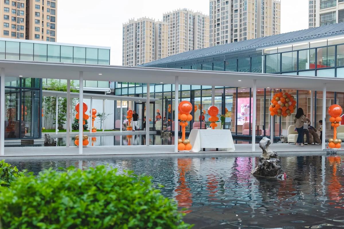嘉利華觀光工廠 一條長廊，多重休閑視角